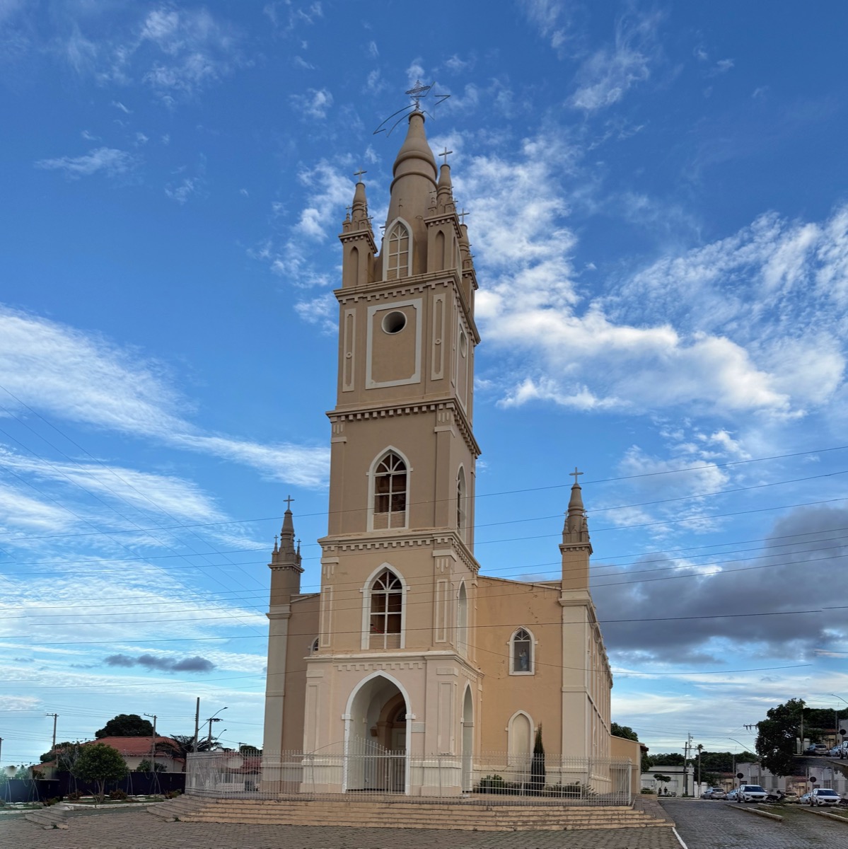 Igreja Matriz de São José e o Velho Chico: A Cidade do Pôr do Sol